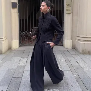 Elegante moderne damesjas in nieuwe Chinese stijl met opstaande kraag en 3D-borduurpatronen