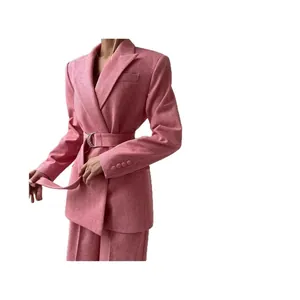 Elegantes rosa Fischgräten-Blazer-Anzugset für Damen mit passendem Gürteldetail