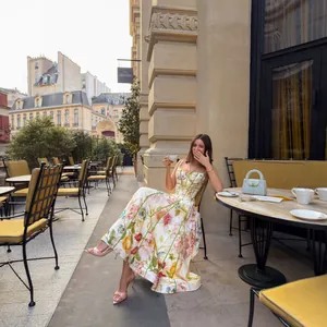 Französisches Vintage-Maxikleid mit Blumenmuster, Neckholder und schmaler Passform für Sommer
