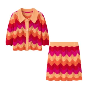 Ensemble en tricot coloré pour femmes avec cardigan polo et mini-jupe