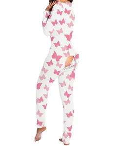 Rückansicht eines weißen Onesies mit Schmetterlingsdruck und funktionellem Po-Klappe
