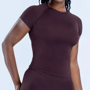 Slim fit seamless short sleeve yoga T-shirt for women in dark burgundy athletic top