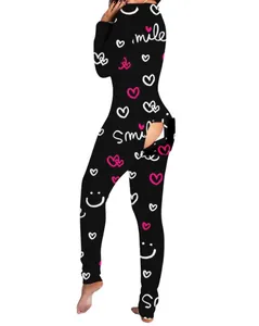 Detailansicht eines langärmeligen Jumpsuits für Erwachsene mit funktionaler Knopfklappe