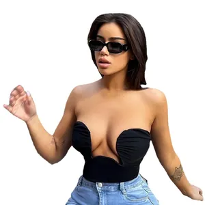 Elegante top a fascia nero sexy e aderente con profondo scollo a U per l'estate