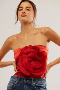 Elegante top a fascia rosso con grande dettaglio floreale 3D e vestibilità slim sexy