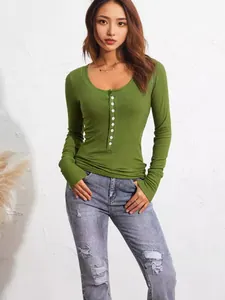 Maglia a coste verde a maniche lunghe con bottoni frontali e vestibilità slim