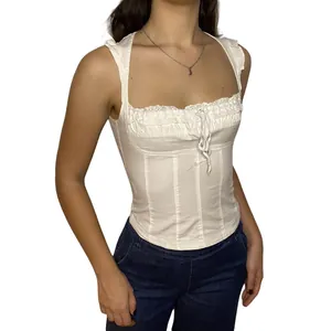 Top a corsetto bianco senza maniche con pizzo e fiocco per una vestibilità slim chic.