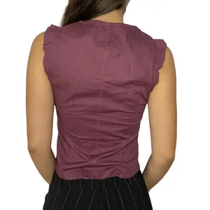 Elegante camicetta malva senza maniche con scollo a barca e dettagli a balze