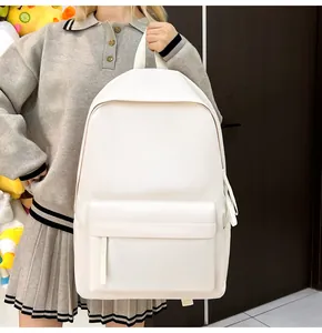 Minimalistischer weißer Rucksack für Studenten mit großem Fassungsvermögen im Streetstyle