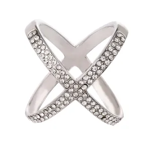 Elegante X-vormige sjaalgesp met dubbele rij glinsterende strass-steentjes voor dames