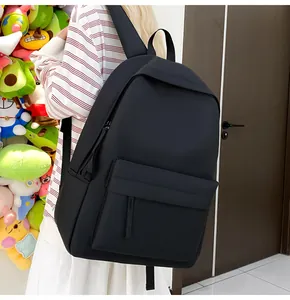 Minimalistischer schwarzer Schülerrucksack mit großem Fassungsvermögen für Alltag