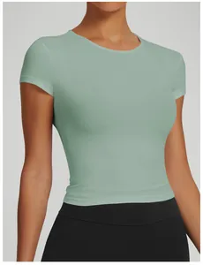 T-shirt da yoga da donna aderente ad asciugatura rapida in verde chiaro con girocollo sportivo