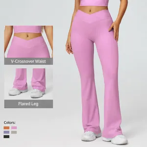 Pantaloni yoga a zampa rosa a vita alta con design incrociato per il fitness.
