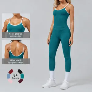 Ensemble de yoga sans couture avec liseré contrasté, débardeur dos en U et legging.