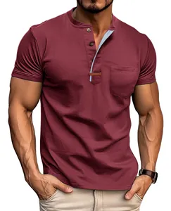Klassisches weinrotes Vintage-Henley-Poloshirt für Herren mit Brusttasche und schmaler Passform