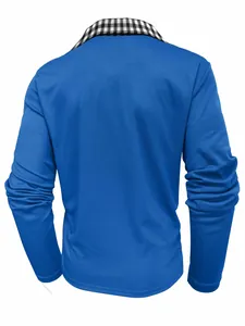 Vue arrière détaillée d'un polo bleu à manches longues pour hommes avec col à carreaux