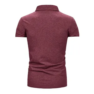 Vista posteriore di una polo da uomo casual in tessuto bordeaux melange di qualità