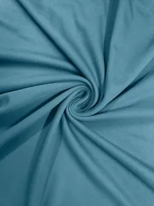 Vista macro del tessuto a rete blu traspirante per magliette sportive da uomo