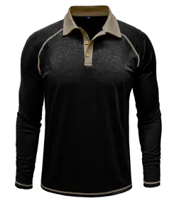 Détail d'un polo à manches raglan pour hommes avec col contrasté et deux boutons