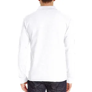 Vue arrière d'un polo classique à manches longues en coton blanc pour homme décontracté