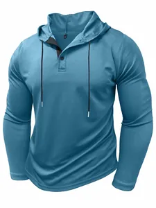 Dettaglio felpa con cappuccio blu uomo con coulisse e tessuto ad asciugatura rapida