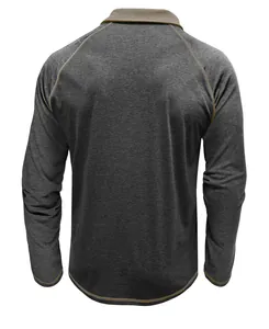 Vue arrière d'un polo à manches longues gris pour homme avec col contrasté marron clair