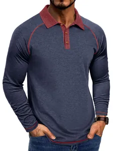 Détail de polo manches longues homme avec manches raglan et surpiqûres rouges.