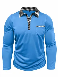 Détail d'un polo bleu à manches longues pour homme avec col et poche à carreaux
