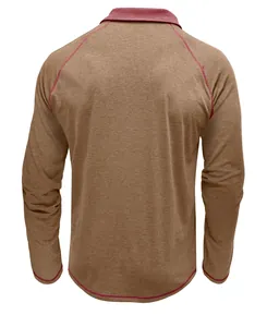 Vue arrière d'un polo à manches longues marron pour homme avec coutures raglan bordeaux