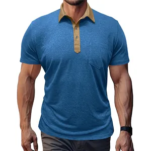 Nahaufnahme eines blauen Herren-Poloshirts in Slim Fit mit khakifarbenem Kontrastkragen.