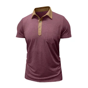 Detailaufnahme eines bordeauxroten Herren-Poloshirts mit khakifarbenem Kontrastkragen