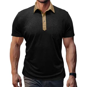 Nahaufnahme eines eng anliegenden Herren-Poloshirts mit Kontrastkragen und Brusttasche