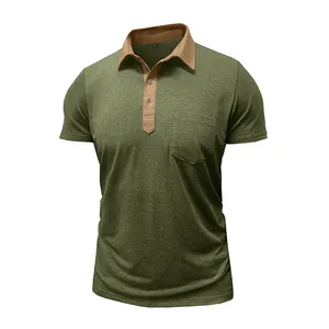 Detail eines olivgrünen Kurzarm-Poloshirts mit braunem Kragen und praktischer Tasche