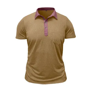 Nahaufnahme eines stylischen Herren-Polo-Shirts im Khaki- und Lila-Farbblockdesign