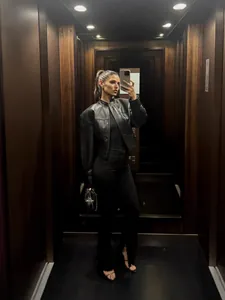 Veste en cuir vintage à col montant pour femme, style punk court pour un look urbain