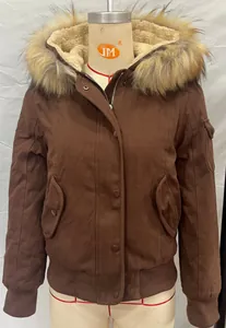 Amerikanische Retro-Damenjeansjacke in Braun mit abnehmbarer Kunstfellkapuze und Fleecefutter.
