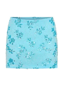 Hellblauer Minirock mit Pailletten und Blumenstickerei für Sommerpartys und Clubwear