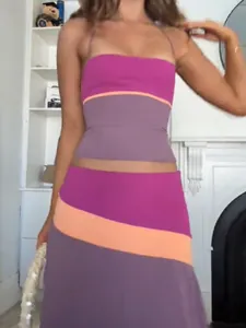 Sommerliches Set mit Neckholder-Top und unregelmäßigem Rock in Color-Block.