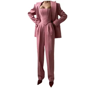 Ensemble tailleur 3 pièces pour femme avec haut corset et blazer rose poudré