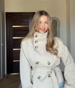 Elegant short beige trench coat featuring a standing collar and adjustable waist belt
