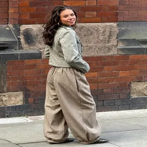 Giacca corta da donna stile militare retrò verde militare lavato con colletto e spalline