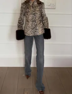 Leoparden-Faux-Fur-Jacke mit dunklen Pelzmanschetten und Stehkragen für Damen