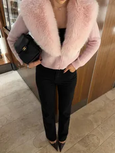 Elegante cardigan rosa con collo in pelliccia sintetica rimovibile per la primavera