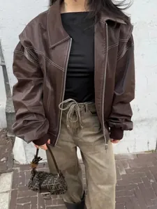 Giacca oversize vintage in finta pelle marrone con colletto a punta e cerniera