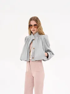 Stylish light grey stand collar short trench coat with puff sleeves and buttons