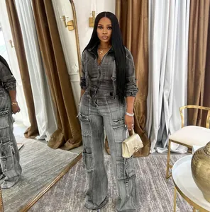 Stilvolles graues Denim-Cargo-Set bestehend aus Jacke mit Reißverschluss und Mehrfachtaschen-Hose