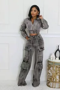 Graues zweiteiliges Jeans-Set mit Cargo-Hose und bauchfreier Jacke mit Reißverschluss
