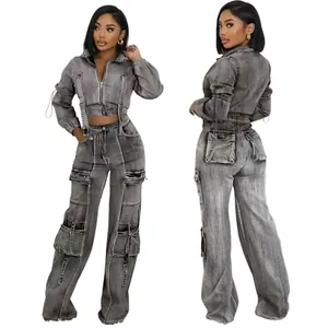 Graues Acid-Wash Denim Set mit Cargo-Hose und bauchfreier Jacke für modebewusste Damen