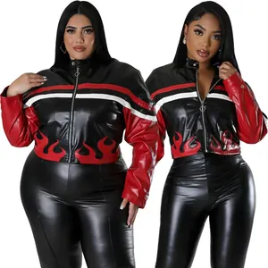 Vue détaillée de la veste de motard pour femmes avec broderie de flammes rouges et patchwork