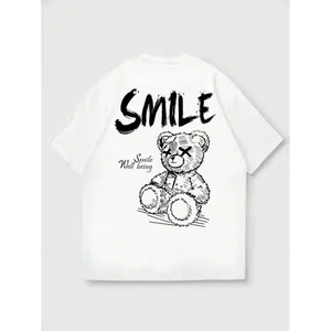 Heren wit katoenen T-shirt met korte mouwen en een stijlvolle smile bear grafische print.